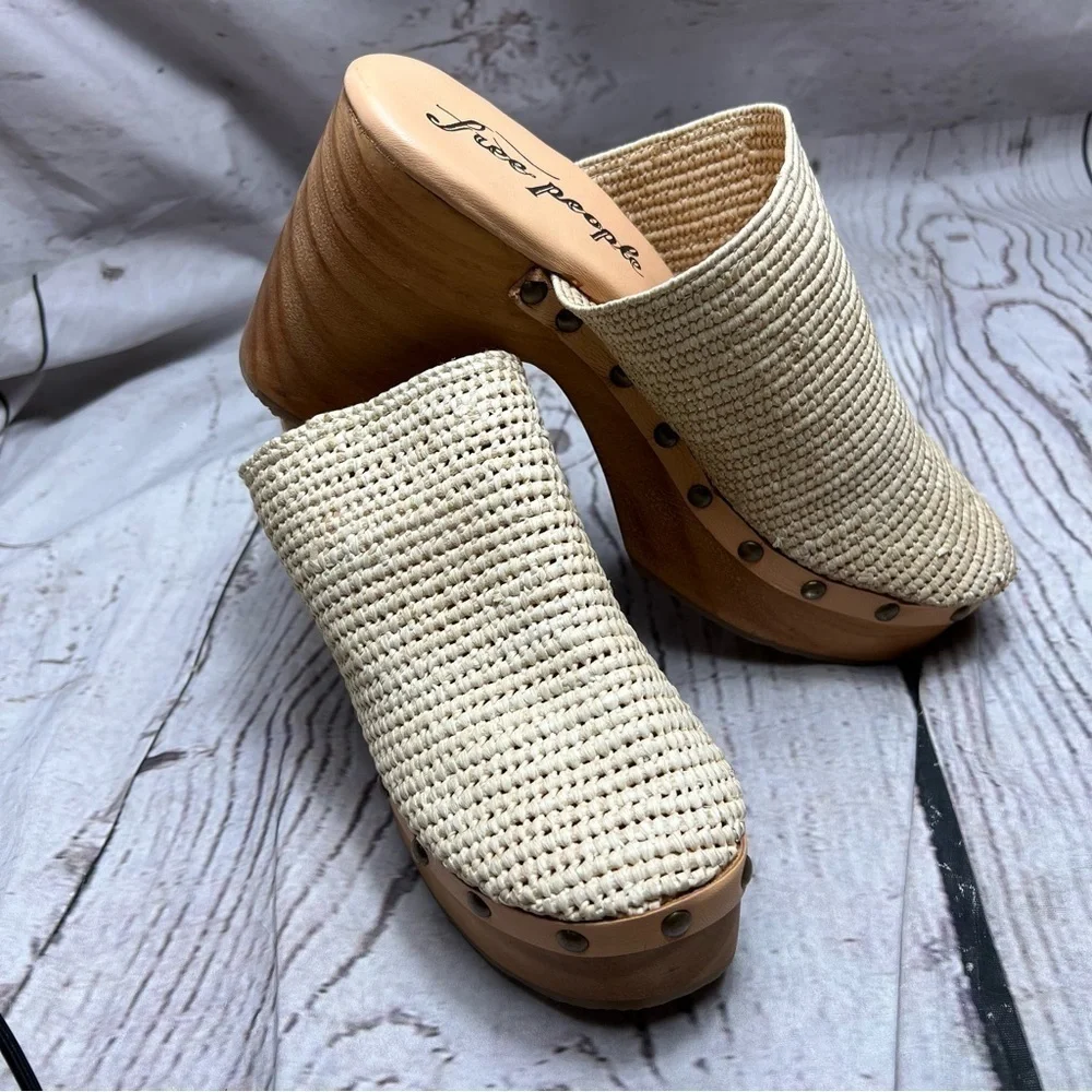 Nwt Free People Claudia Crochet Beige Raffia Leather Studded Clogs